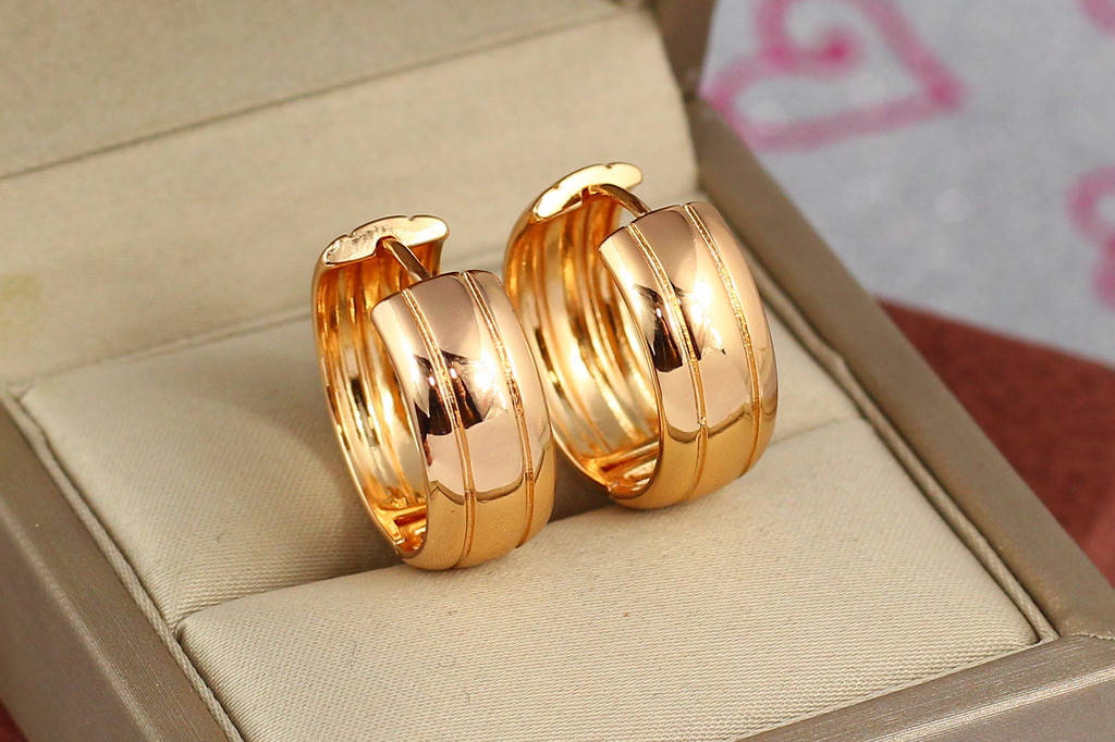 Серьги Xuping Jewelry широкие кольца по краям тонкие полоски с рисунком 2 см золотистые
Серьги Xuping Jewelry широкие кольца по краям тонкие полоски с рисунком 2 см золотистые