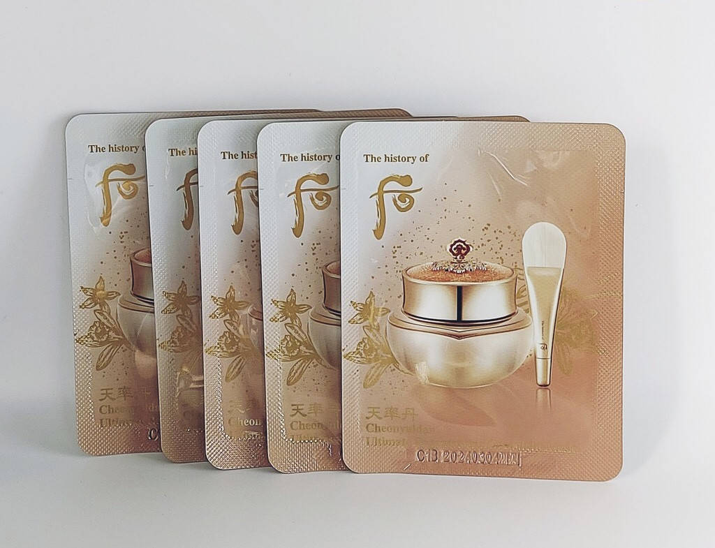 The History Of Whoo Ultimate Regenerating Overnight Mask Омолаживающая ночная маска на растительных экстрактах
The History Of Whoo Ultimate Regenerating Overnight Mask Омолаживающая ночная маска на растительных экстрактах