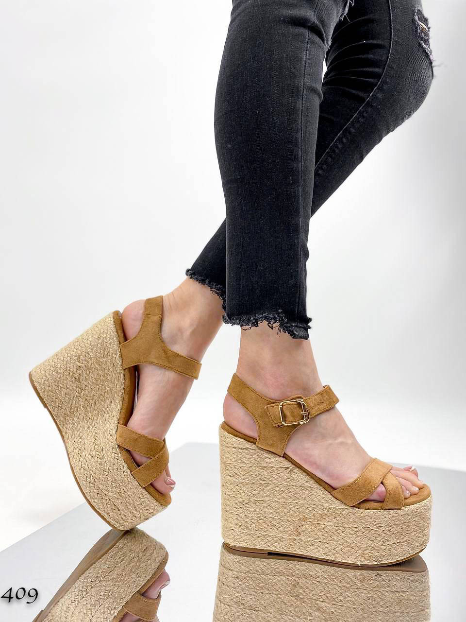 Босоножки женские на плетёной танкетке бежевые замшевые 35 36 37 38 39 40
Босоножки женские на плетёной танкетке бежевые замшевые 35 36 37 38 39 40