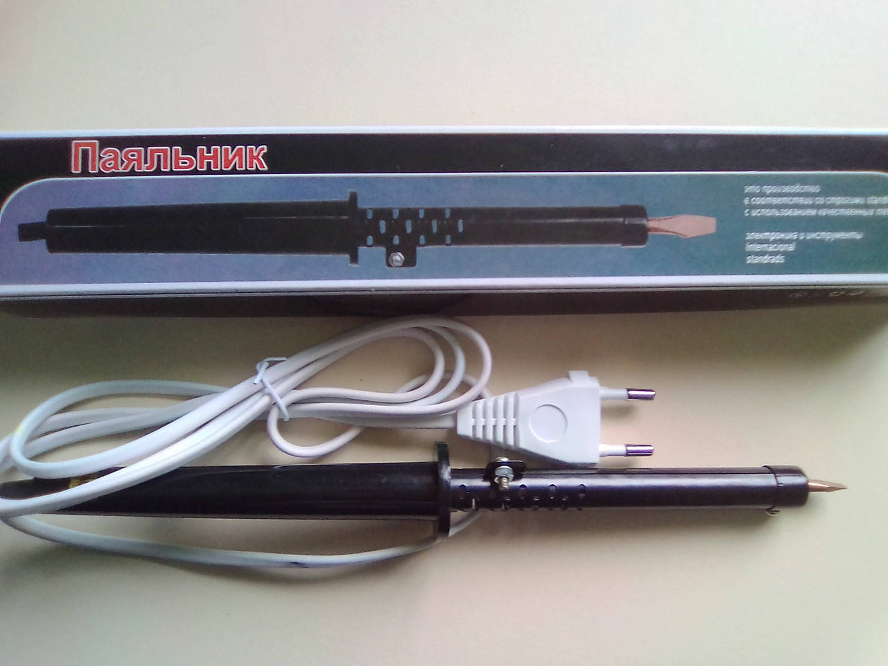 Паяльник с медным жалом 40Вт
Паяльник с медным жалом 40Вт