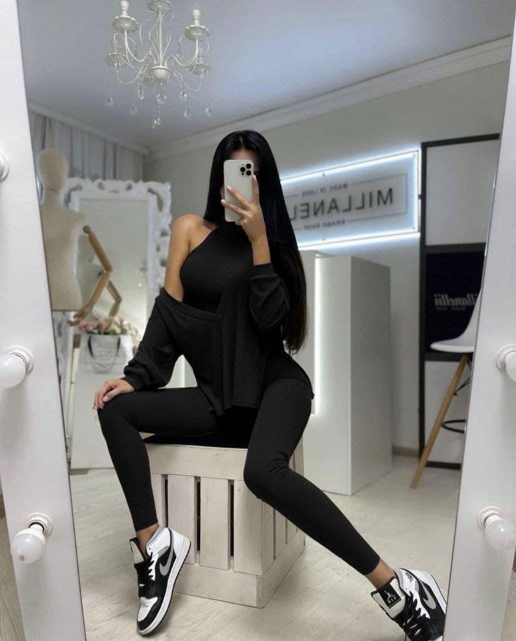 Спортивный костюм тройка в рубчик: лосины, топ под горло и свитшот oversize черный, 42-44
Спортивный костюм тройка в рубчик: лосины, топ под горло и свитшот oversize черный, 42-44