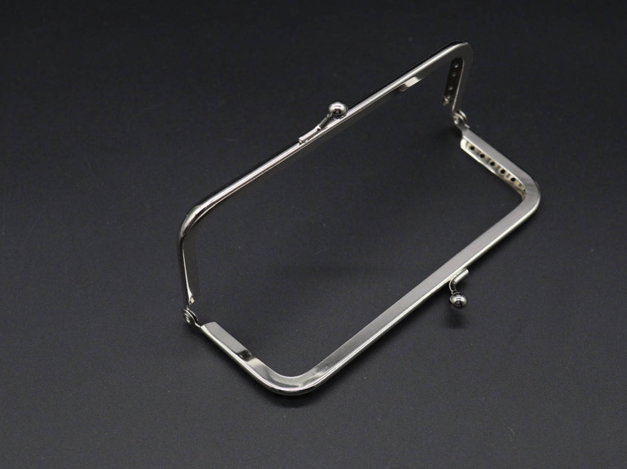 Фермуар. Цвет "серебро". 13см. 
Фермуар. Цвет "серебро". 13см.