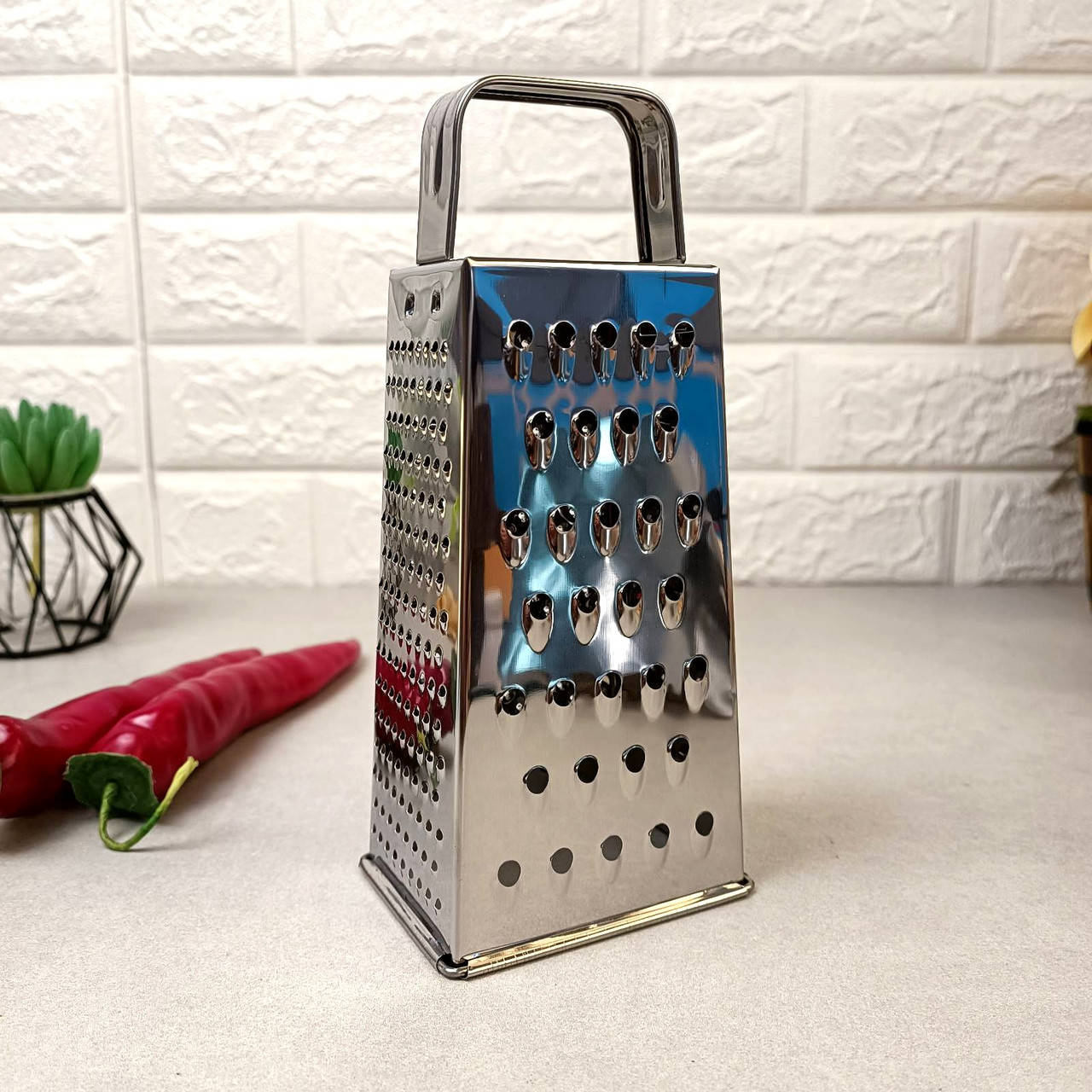 Кухонная терка четырехсторонняя из нержавеющей стали
Кухонная терка четырехсторонняя из нержавеющей стали