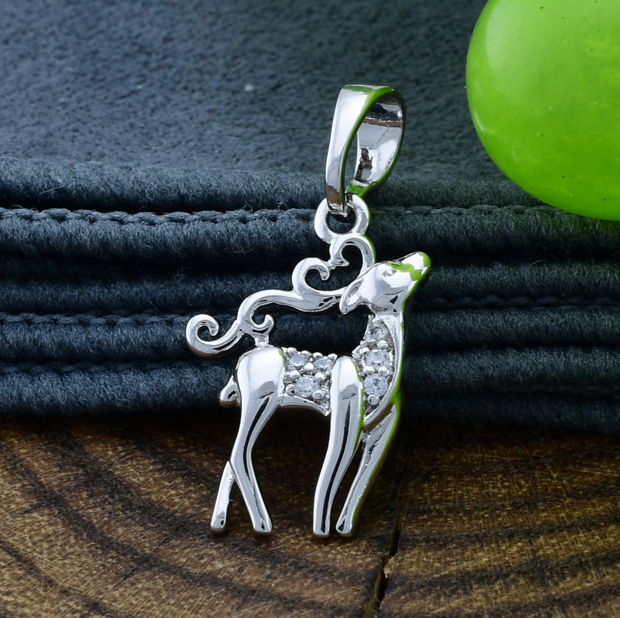 Кулон Xuping для цепочки до 3 мм 81120 размер 21х9 мм вес 1 г белые фианиты позолота БЗ
Кулон Xuping для цепочки до 3 мм 81120 размер 21х9 мм вес 1 г белые фианиты позолота БЗ