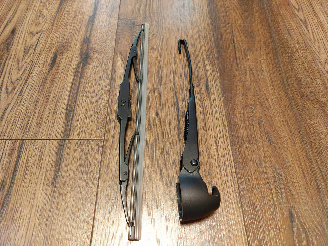 Рычаг заднего стеклоочистителя со щеткой VW Polo (9N) 09.2002 - 05.2009
Рычаг заднего стеклоочистителя со щеткой VW Polo (9N) 09.2002 - 05.2009