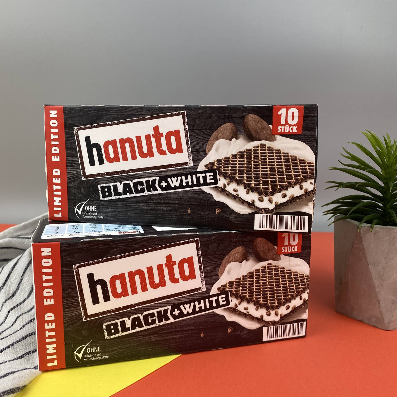 Шоколадные вафли сендвич с молочной начинкой и шоколадом Ханута Hanuta Black & White 220 г 10 шт
Шоколадные вафли сендвич с молочной начинкой и шоколадом Ханута Hanuta Black & White 220 г 10 шт