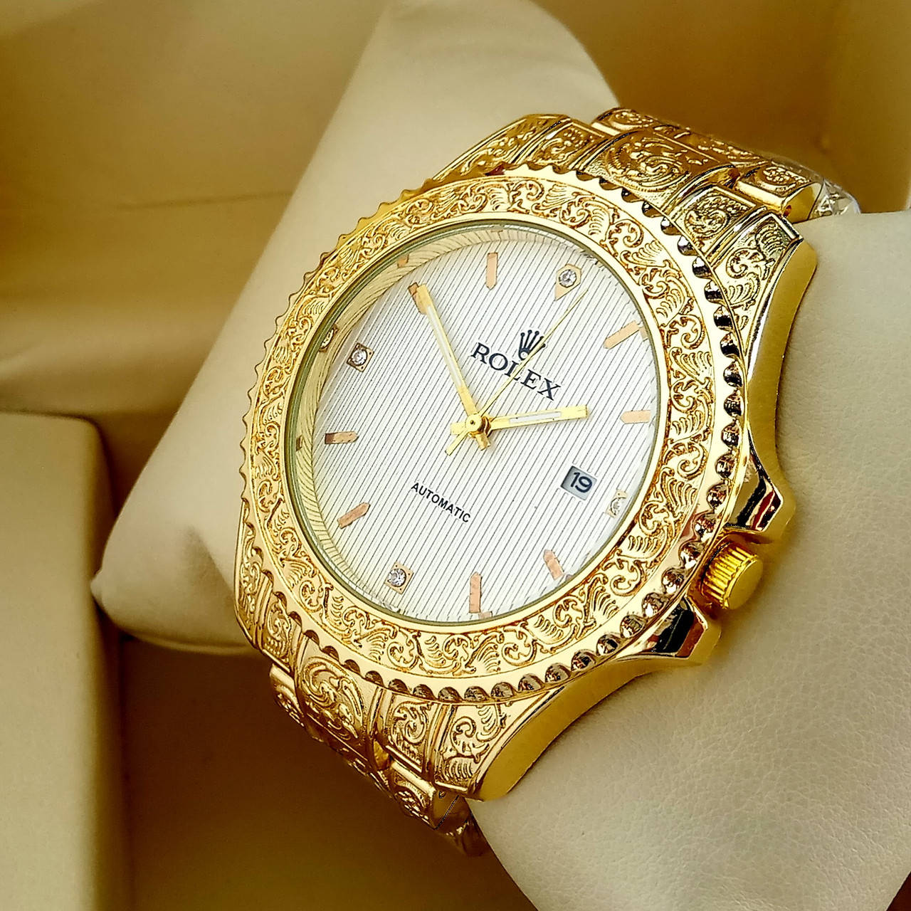 Винтажные часы Rolex А126 (Ролекс) с гравировкой на металлическом браслете золото, белый циферблат с датой
Винтажные часы Rolex А126 (Ролекс) с гравировкой на металлическом браслете золото, белый циферблат с датой