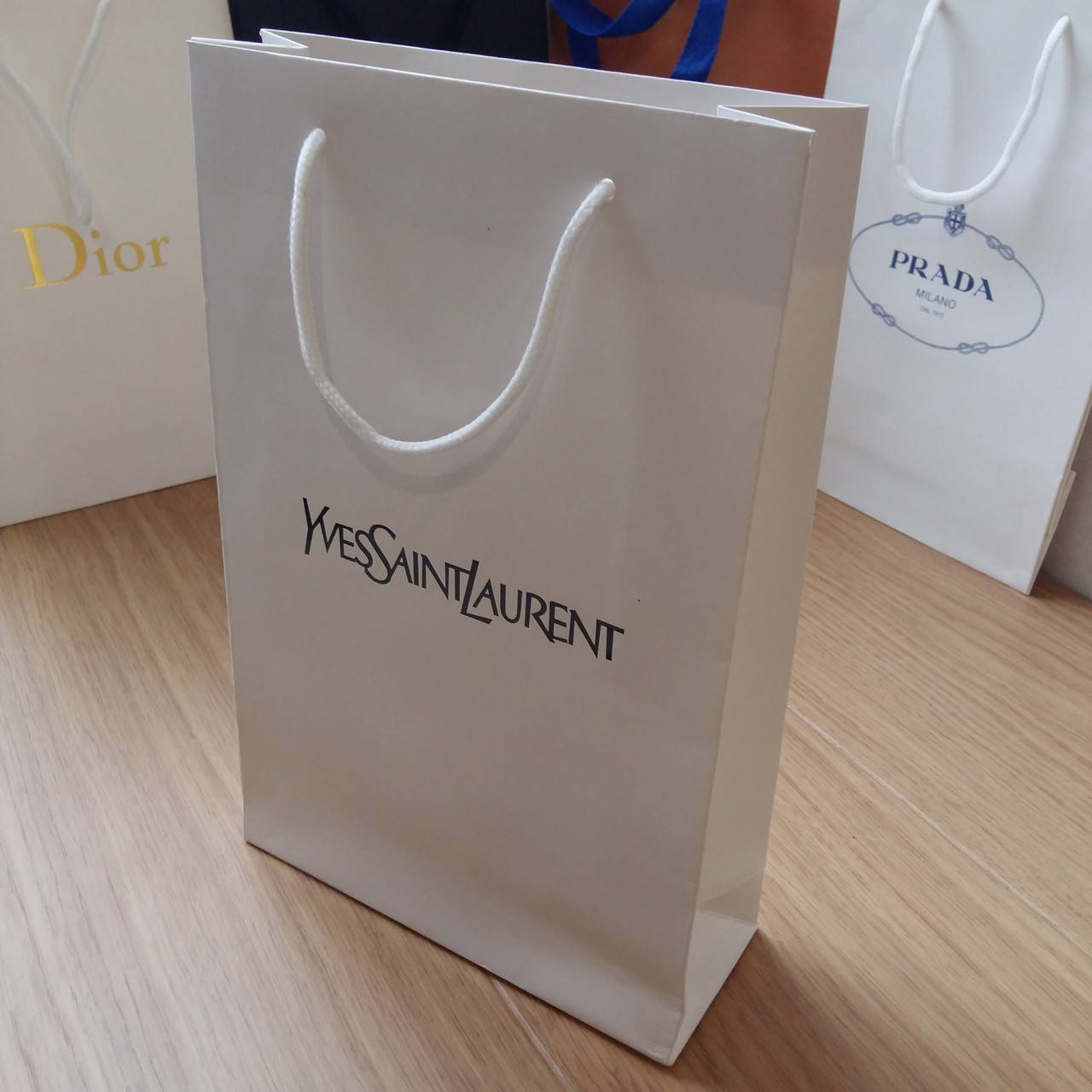 Подарочный пакет Yves Saint Laurent (YSL) : вертикаль, mini 
Подарочный пакет Yves Saint Laurent (YSL) : вертикаль, mini