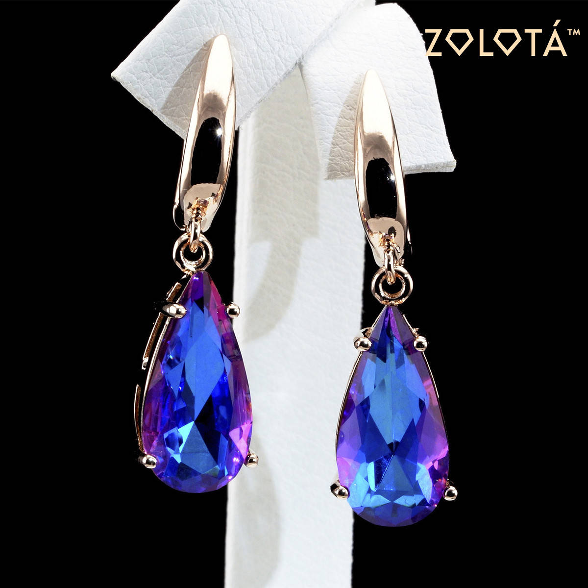 Серьги Zolota, размер 38х10 мм, кристаллы Swarovski сине-фиолетового цвета, вес 6 г, позолота PO, ЗЛ01456 (1)
Серьги Zolota, размер 38х10 мм, кристаллы Swarovski сине-фиолетового цвета, вес 6 г, позолота PO, ЗЛ01456 (1)
