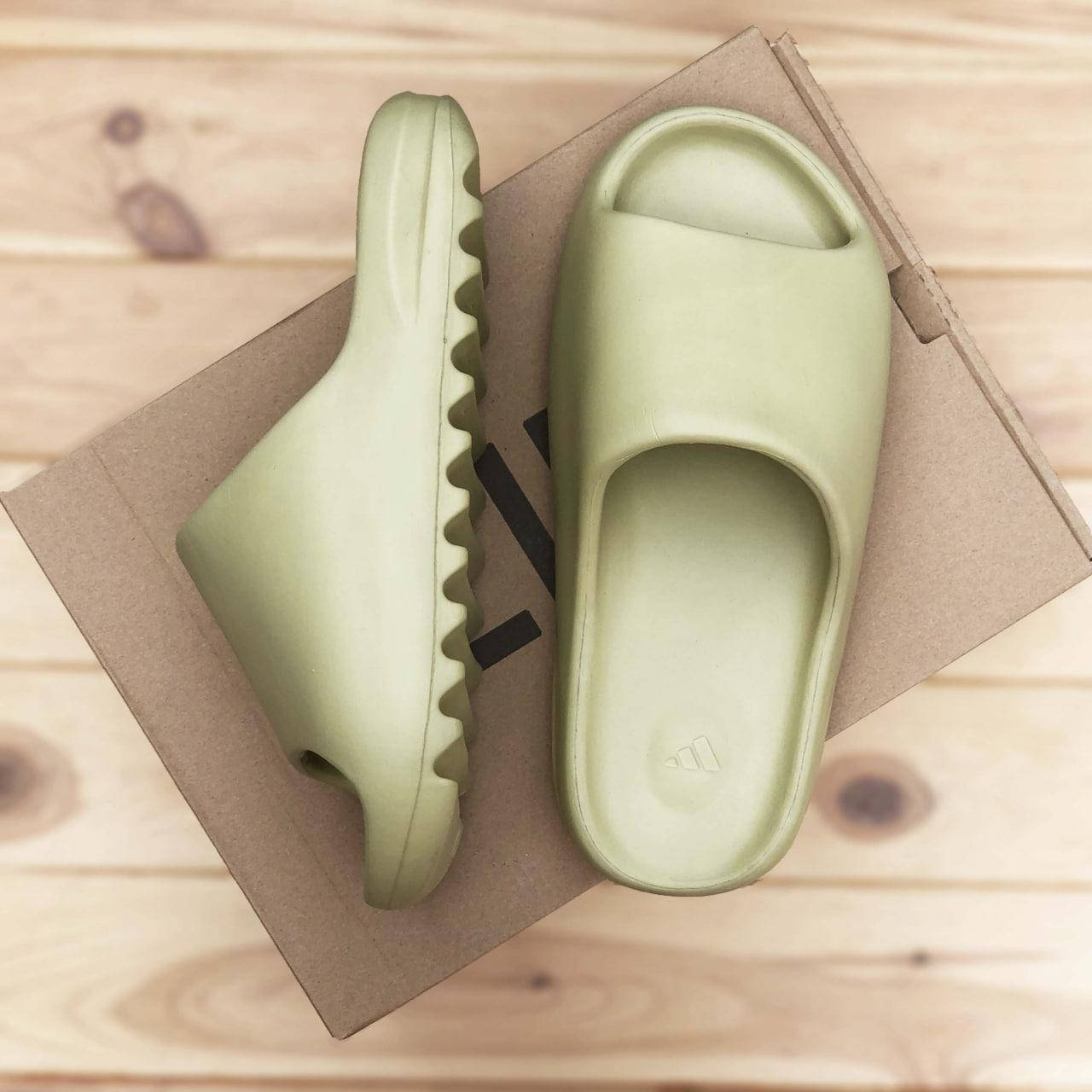 Мужские шлепанцы Adidas Yeezy Slide Olive (оливковые) лёгкие удобные светлые шлепки 7250 тренд 42, Оливковый
Мужские шлепанцы Adidas Yeezy Slide Olive (оливковые) лёгкие удобные светлые шлепки 7250 тренд 42, Оливковый