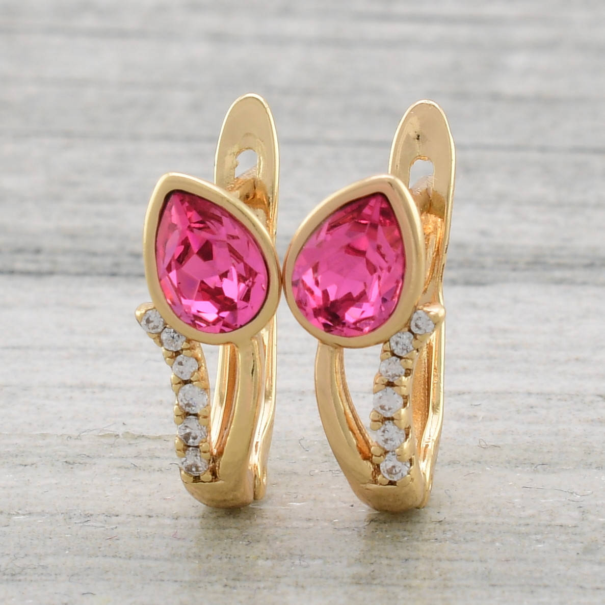 Серьги Xuping с кристаллами Swarovski 8305118Красп пятна клея царапины размер 15х6 мм цвет розовый вес 2 г
Серьги Xuping с кристаллами Swarovski 8305118Красп пятна клея царапины размер 15х6 мм цвет розовый вес 2 г