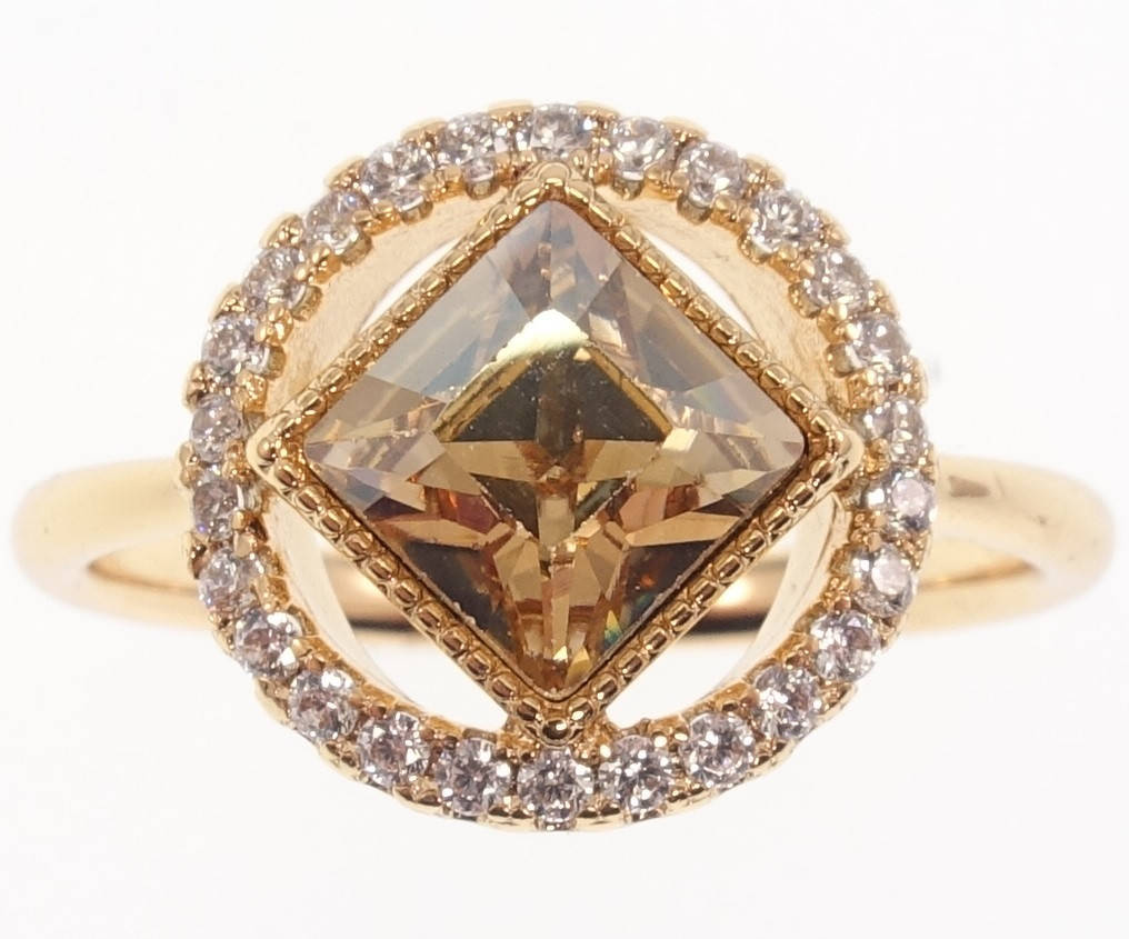 Кольцо Xuping Позолота 18K с кр-ми Swarovski "Кристалл Golden Shadow в обрамлении циркония" р.18.5
Кольцо Xuping Позолота 18K с кр-ми Swarovski "Кристалл Golden Shadow в обрамлении циркония" р.18.5