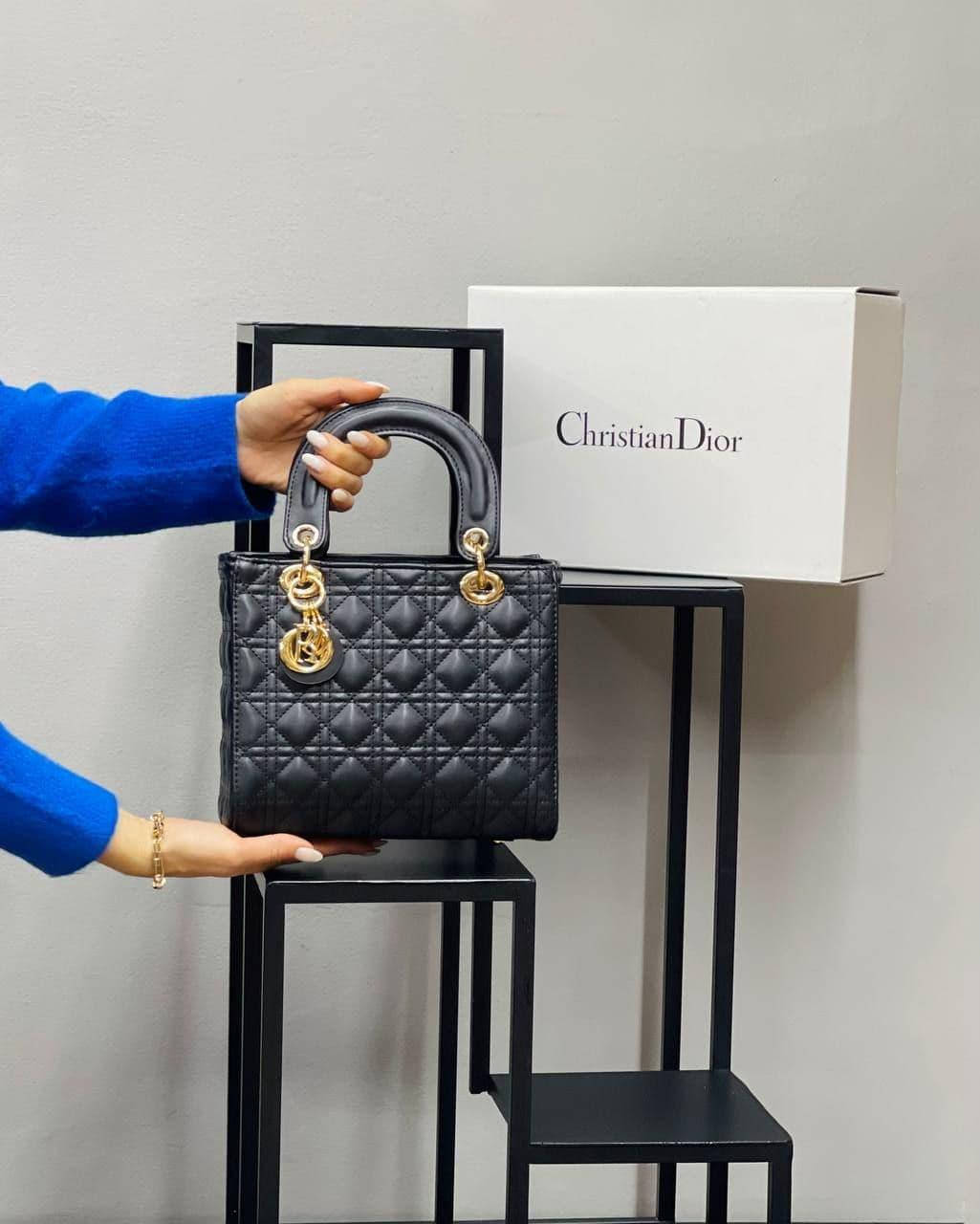 Сумка стеганая черная женская Christian Dior Сумка маленькая Кристиан Диор Леди Кросс-боди Люкс качество, Черный
Сумка стеганая черная женская Christian Dior Сумка маленькая Кристиан Диор Леди Кросс-боди Люкс качество, Черный