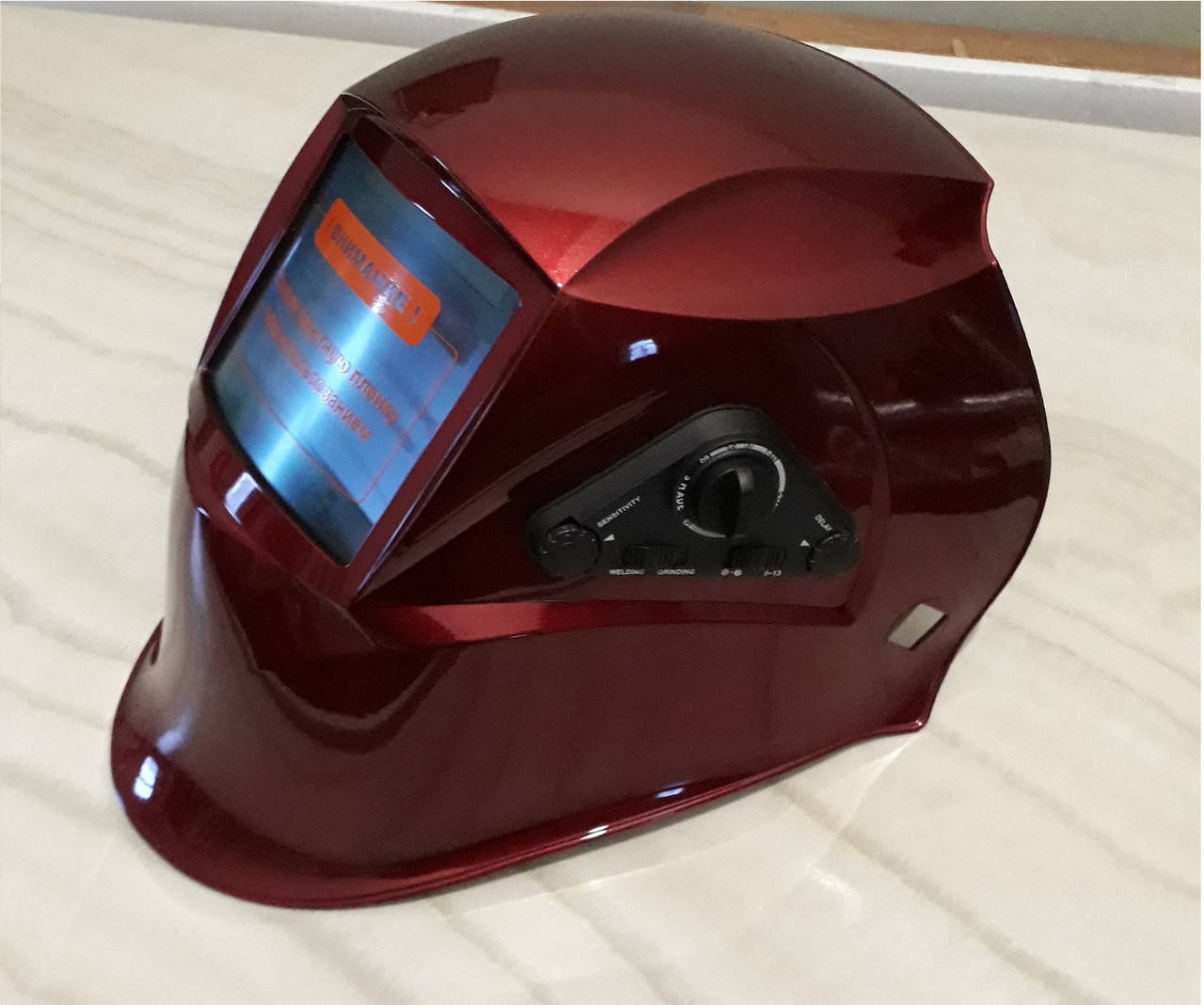 Профессиональная сварочная маска Хамелеон с 4 датчиками FORTE МС-9100 и автозатемнением, маска сварщика профи
Профессиональная сварочная маска Хамелеон с 4 датчиками FORTE МС-9100 и автозатемнением, маска сварщика профи