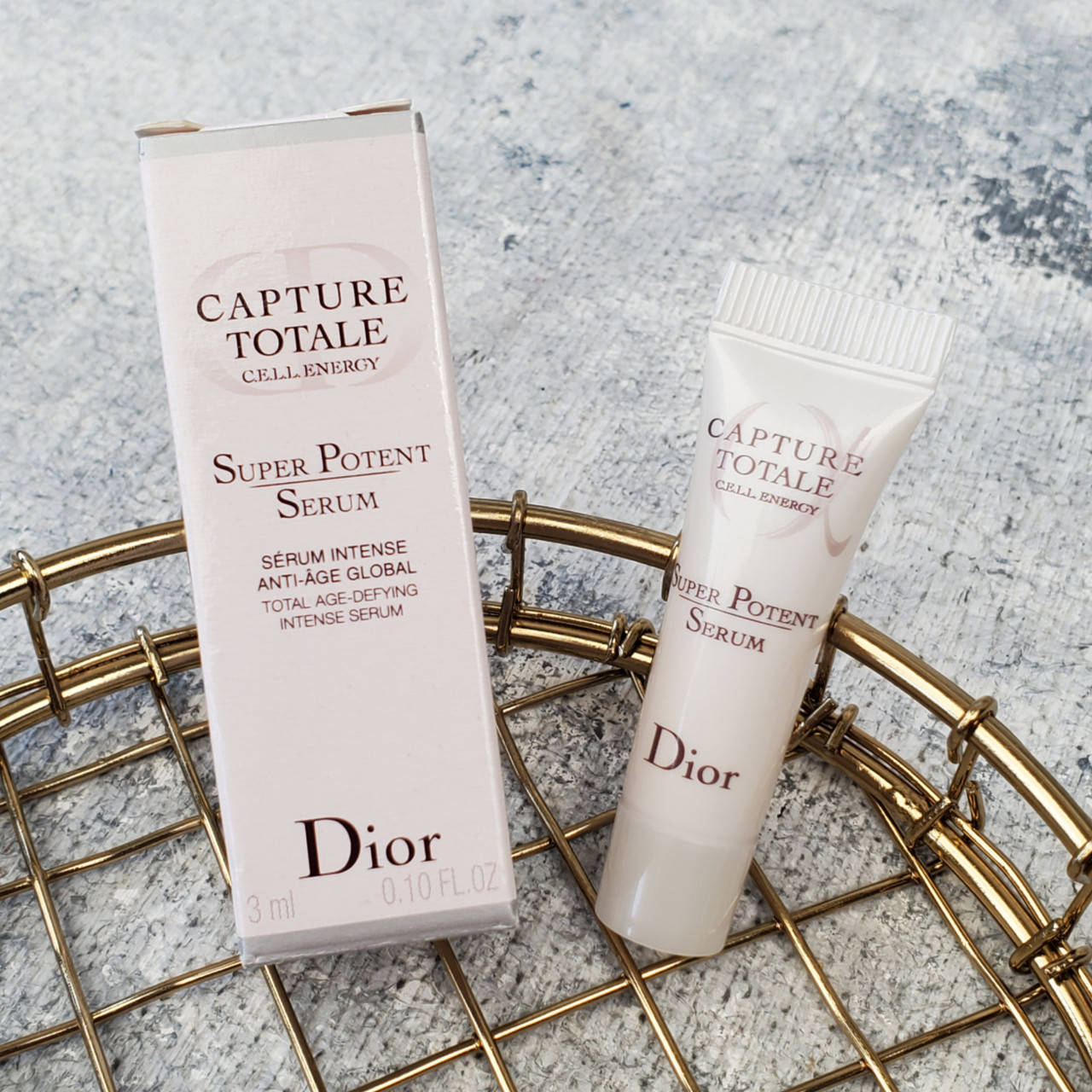Омолаживающая сыворотка для лица Dior Capture Totale CELL Energy Super Potent Serum 3 ml
Омолаживающая сыворотка для лица Dior Capture Totale CELL Energy Super Potent Serum 3 ml