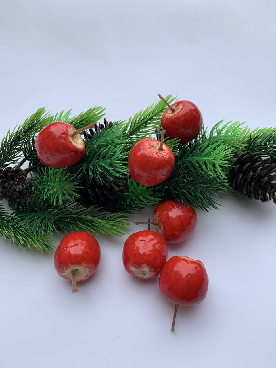 Яблочки декоративные, красные ( 4 см) 
Яблочки декоративные, красные ( 4 см)