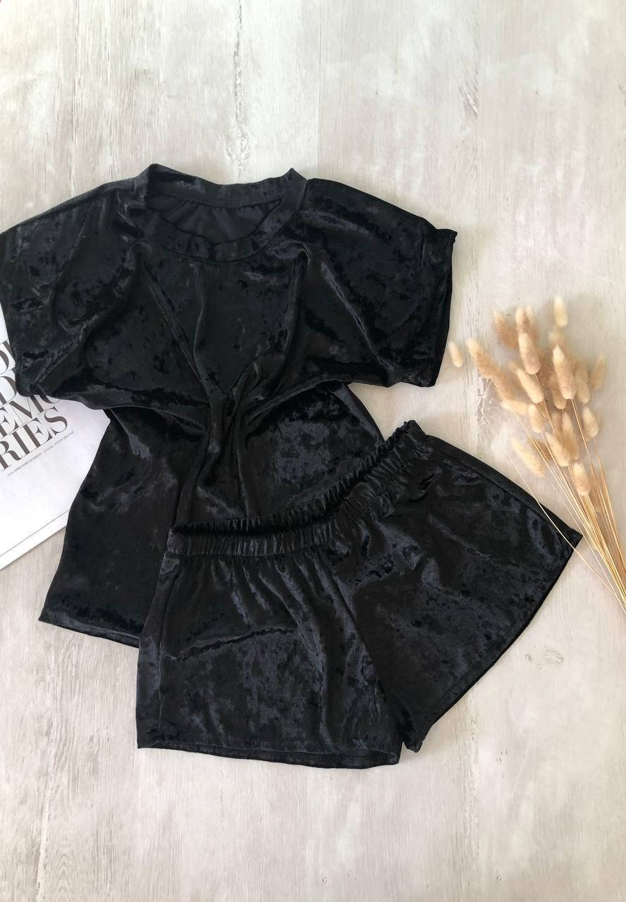 Велюровая пижама шорты и футболка
Велюровая пижама шорты и футболка