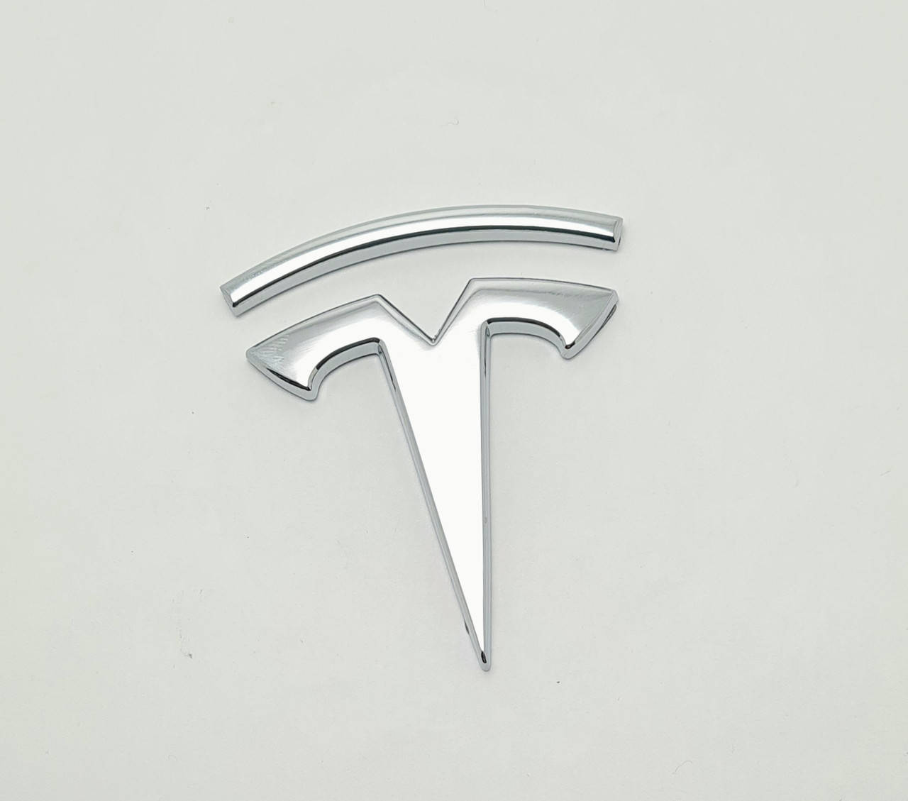 Эмблема кузова Tesla
Эмблема кузова Tesla