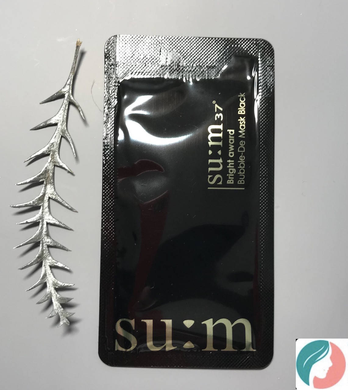 SU M37° Bright Award Bubble-De Mask Black 4ml, Очищающая кислородная маска с бамбуковым углём
SU M37° Bright Award Bubble-De Mask Black 4ml, Очищающая кислородная маска с бамбуковым углём