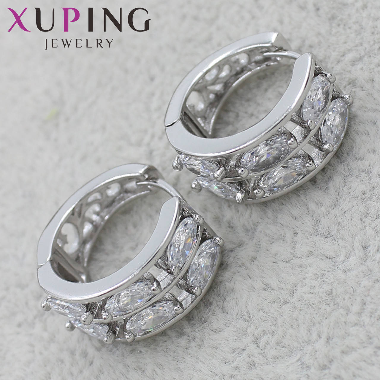Серёжки женские Xuping Jewelry медицинское золото кольца конго широкие с хрустальными камушками 24K
Серёжки женские Xuping Jewelry медицинское золото кольца конго широкие с хрустальными камушками 24K