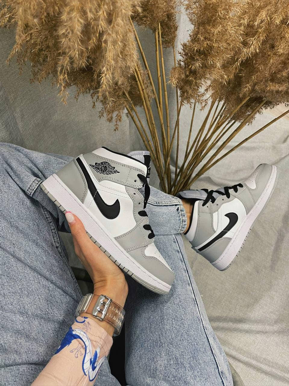 Женские кроссовки в стиле Air Jordan 1 Retro High, Аир Джордан (Джордани), кожа, серый, белый,, Разные цвета
Женские кроссовки в стиле Air Jordan 1 Retro High, Аир Джордан (Джордани), кожа, серый, белый,, Разные цвета