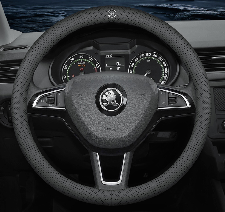 Чехол оплетка на руль Lux Cool с логотипом натуральной кожи для автомобиля Skoda, Черный
Чехол оплетка на руль Lux Cool с логотипом натуральной кожи для автомобиля Skoda, Черный
