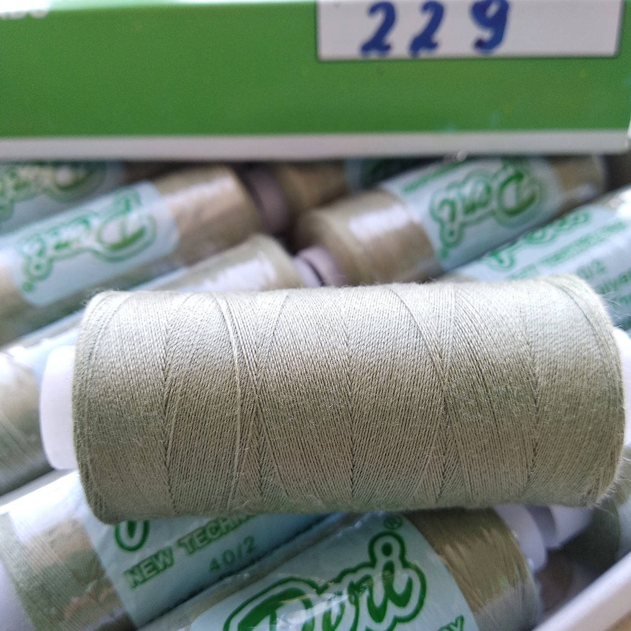 Нитки Peri №40 котушка 400 ярд, світле хакі (229), Хаки
Нитки Peri №40 котушка 400 ярд, світле хакі (229), Хаки