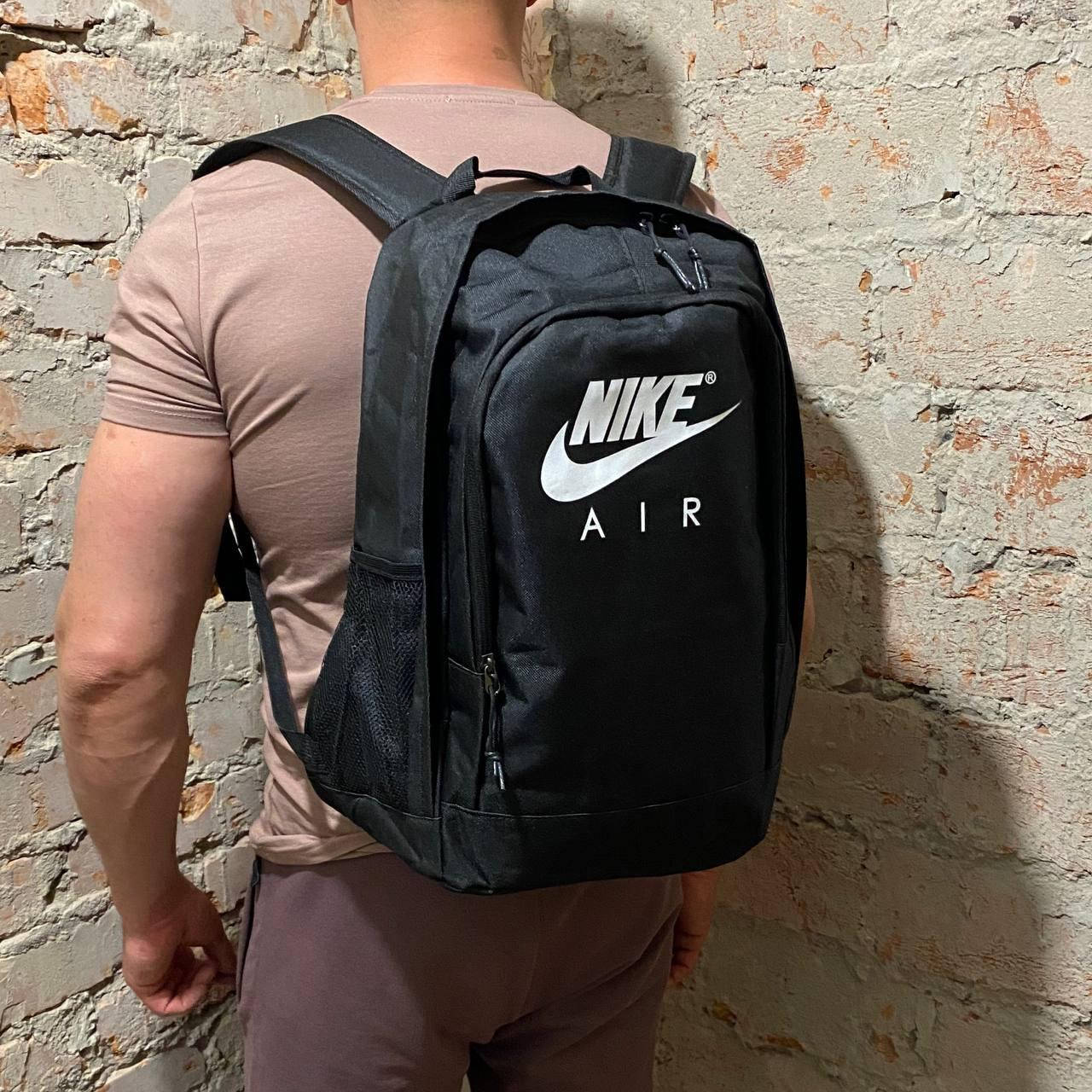 Спортивный рюкзак Nike Найк мужской качественный вместительный черный, сумка для тренировок и путешествий 
Спортивный рюкзак Nike Найк мужской качественный вместительный черный, сумка для тренировок и путешествий