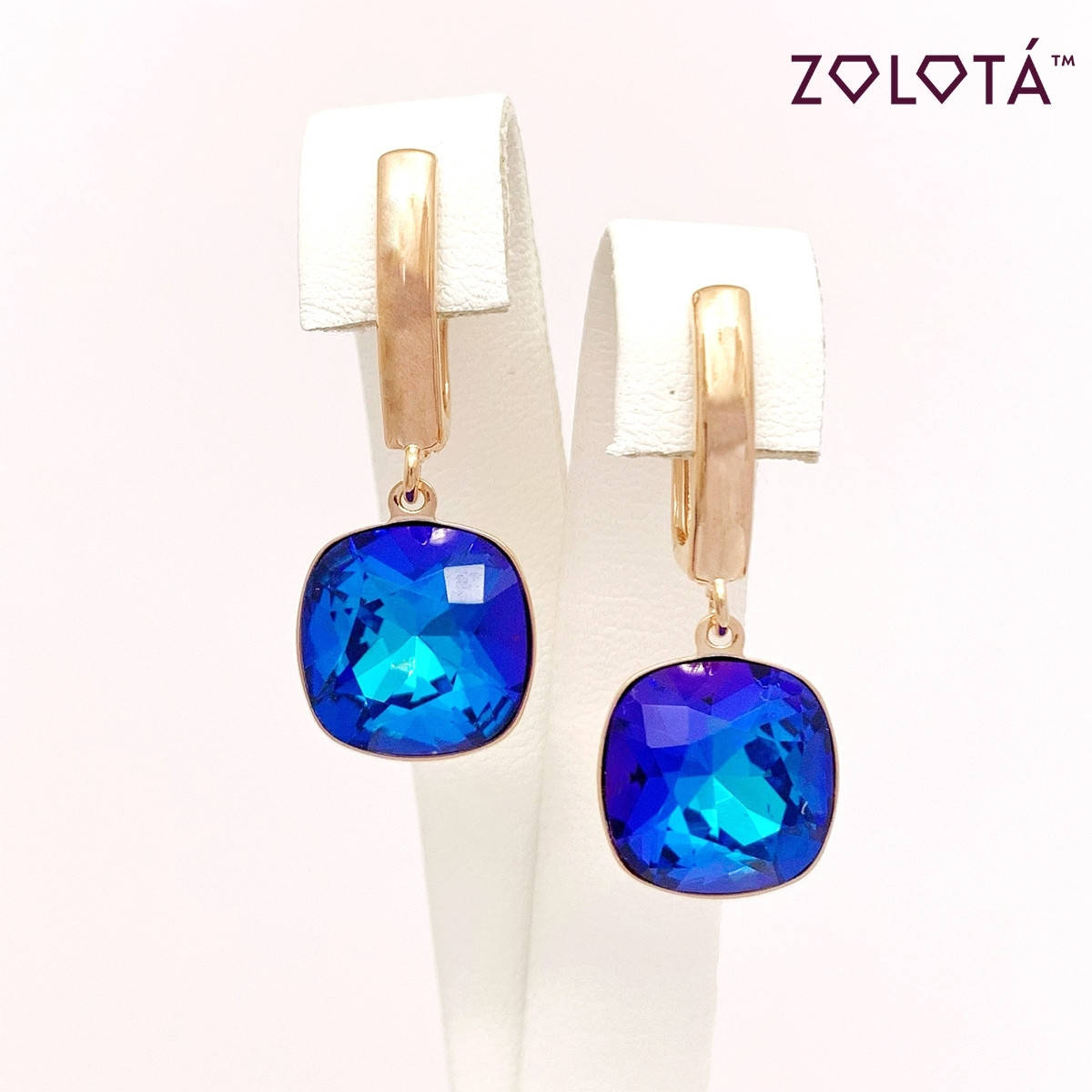 Серьги Zolota, размер 32х12 мм, кристаллы Swarovski сине-фиолетового цвета, вес 6 г, позолота PO, ЗЛ01394 (1)
Серьги Zolota, размер 32х12 мм, кристаллы Swarovski сине-фиолетового цвета, вес 6 г, позолота PO, ЗЛ01394 (1)