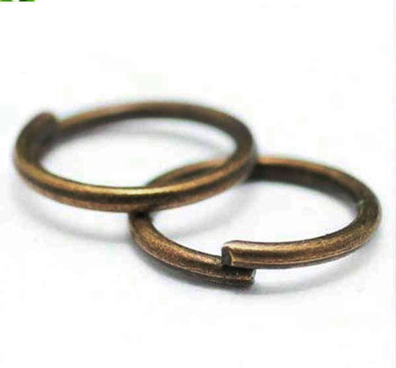 Кольцо соединительное одинарное Бронза 0,6 см х 0,7 мм 2 г. (около 37 шт)
Кольцо соединительное одинарное Бронза 0,6 см х 0,7 мм 2 г. (около 37 шт)