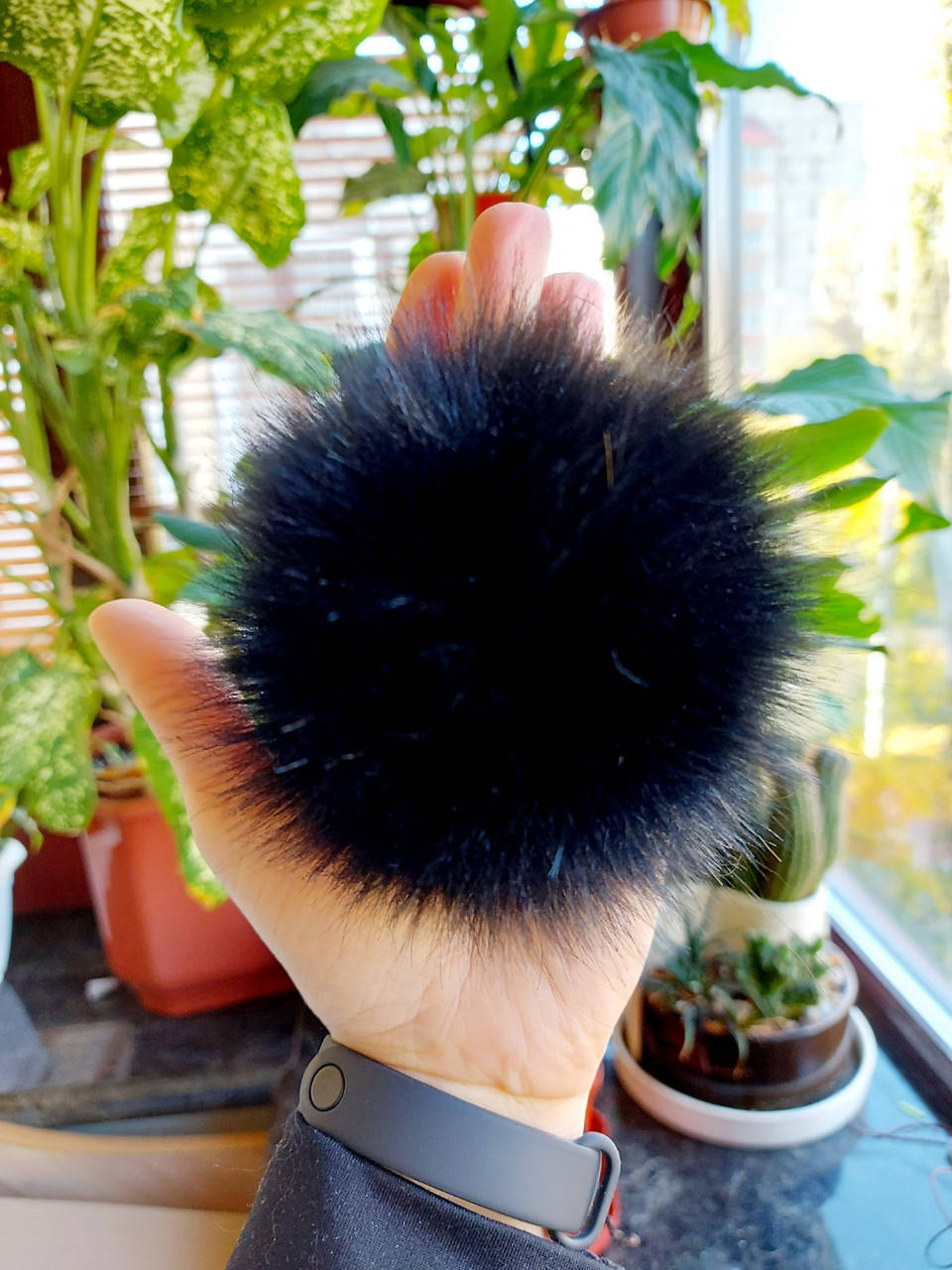 Искусственный помпон, имитация мех Песец Черный 10/11 см, Белый 
Искусственный помпон, имитация мех Песец Черный 10/11 см, Белый