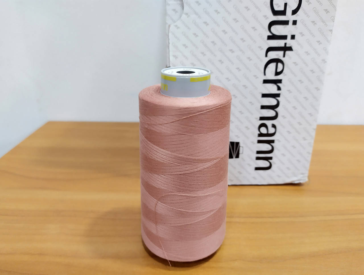 Нитка Gutermann Perma core №120 5000м.
Нитка Gutermann Perma core №120 5000м.