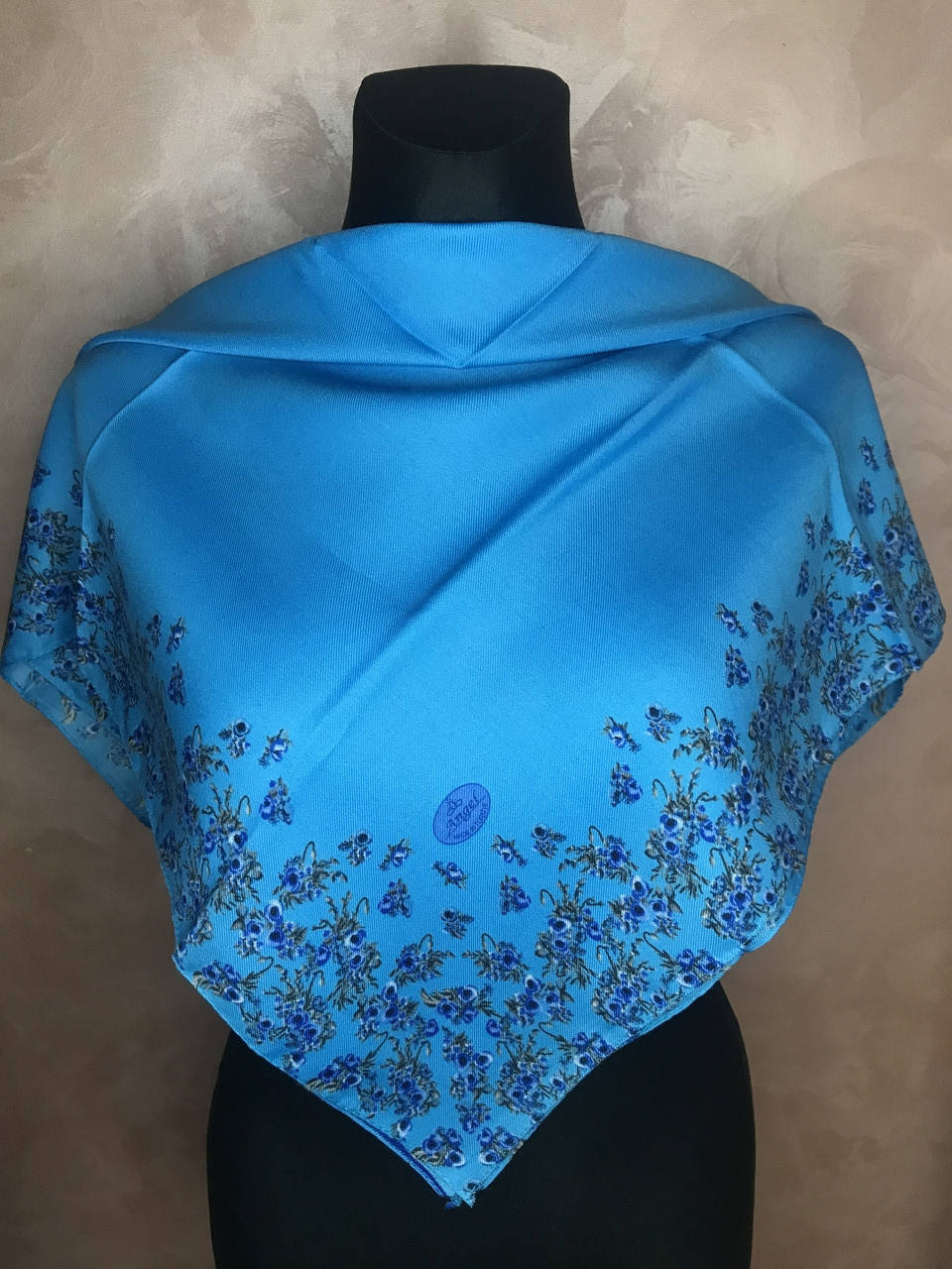 Женский платок в украинском стиле. 80х80 см. синій, Фиолетовый
Женский платок в украинском стиле. 80х80 см. синій, Фиолетовый