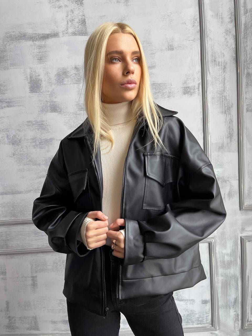Стильная кожаная женская куртка oversize прямого кроя с большими нагрудными карманами на молнии черная, Черный
Стильная кожаная женская куртка oversize прямого кроя с большими нагрудными карманами на молнии черная, Черный