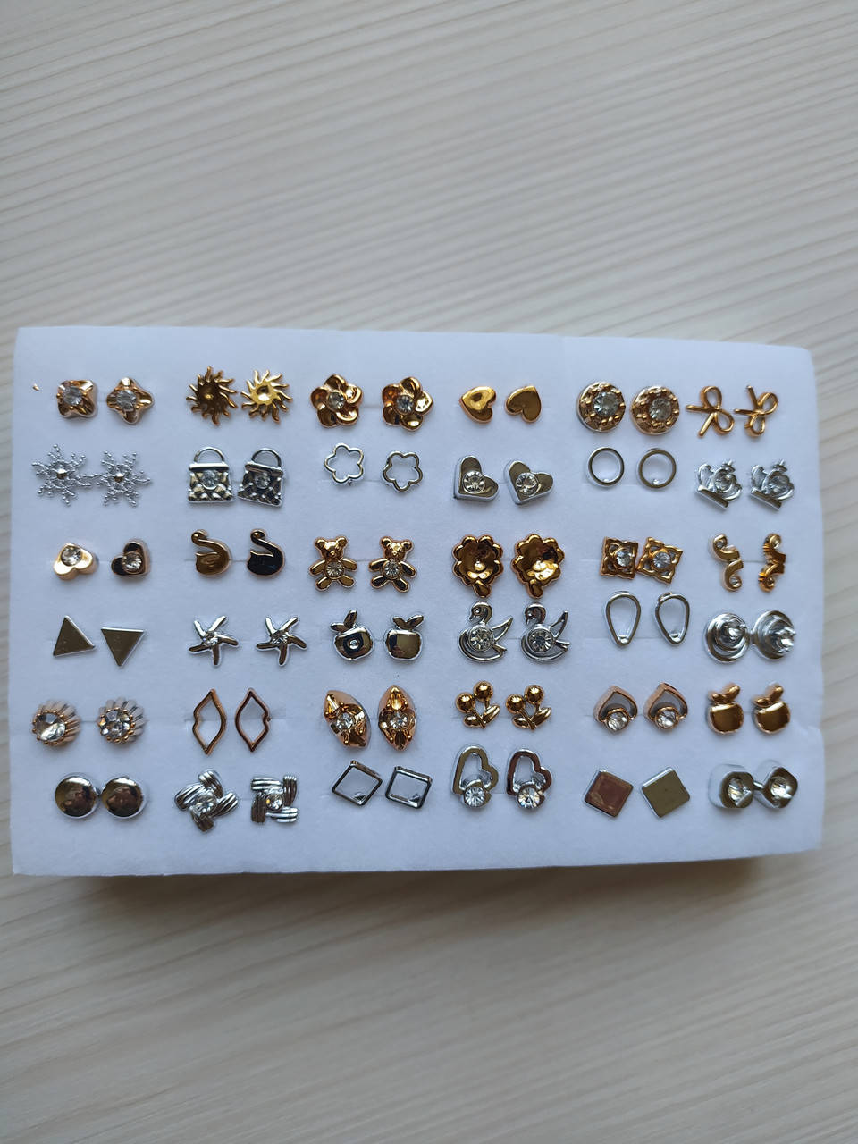 Сережки-гвоздики набор 36 пар 
Сережки-гвоздики набор 36 пар