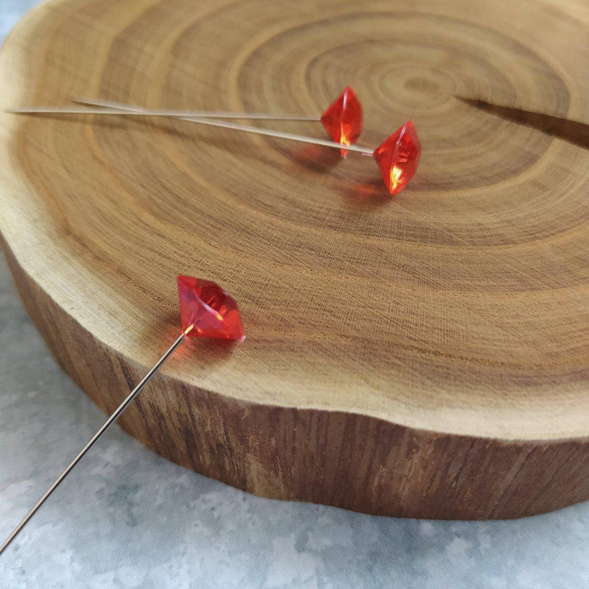 Булавка червоний кристал 6.5 см
Булавка червоний кристал 6.5 см