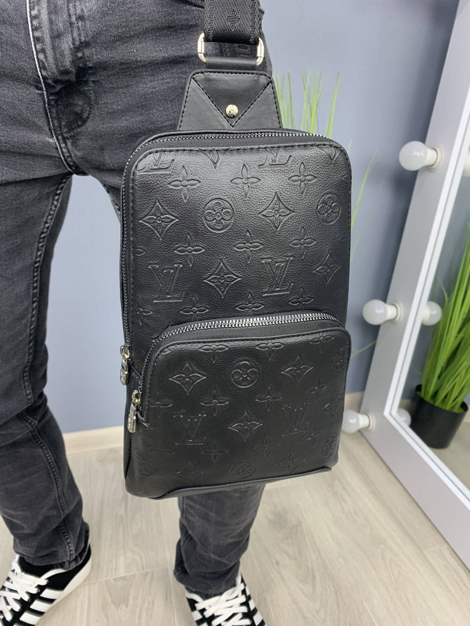 Сумка мужская Louis Vuitton Луи Витон через плечо Стильная Прочная PU кожа Надежная Регулируемый ремешок, Черный
Сумка мужская Louis Vuitton Луи Витон через плечо Стильная Прочная PU кожа Надежная Регулируемый ремешок, Черный