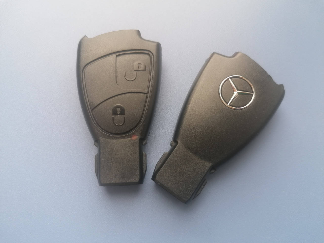 Корпус ключа Mercedes Benz (мерседес) рибка A/B/C/E/S/ML/SLK/CLK Class. На 2 кнопки с логотипом
Корпус ключа Mercedes Benz (мерседес) рибка A/B/C/E/S/ML/SLK/CLK Class. На 2 кнопки с логотипом
