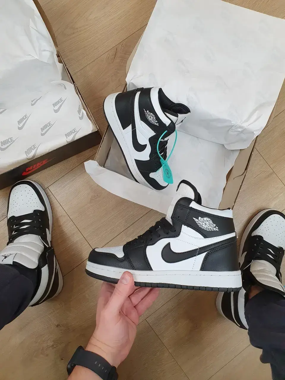 Кроссовки женские и мужские черно-белые Nike Air Jordan 1 Retro. Обувь унисекс Найк Аир Джордан 1 Ретро, Черно-белый
Кроссовки женские и мужские черно-белые Nike Air Jordan 1 Retro. Обувь унисекс Найк Аир Джордан 1 Ретро, Черно-белый