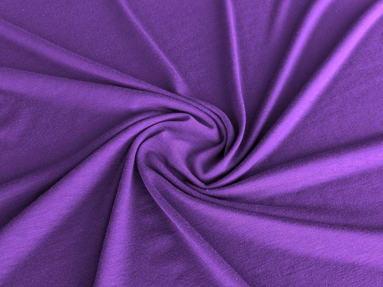 Вискозный трикотаж джерси, яркая сирень
Вискозный трикотаж джерси, яркая сирень