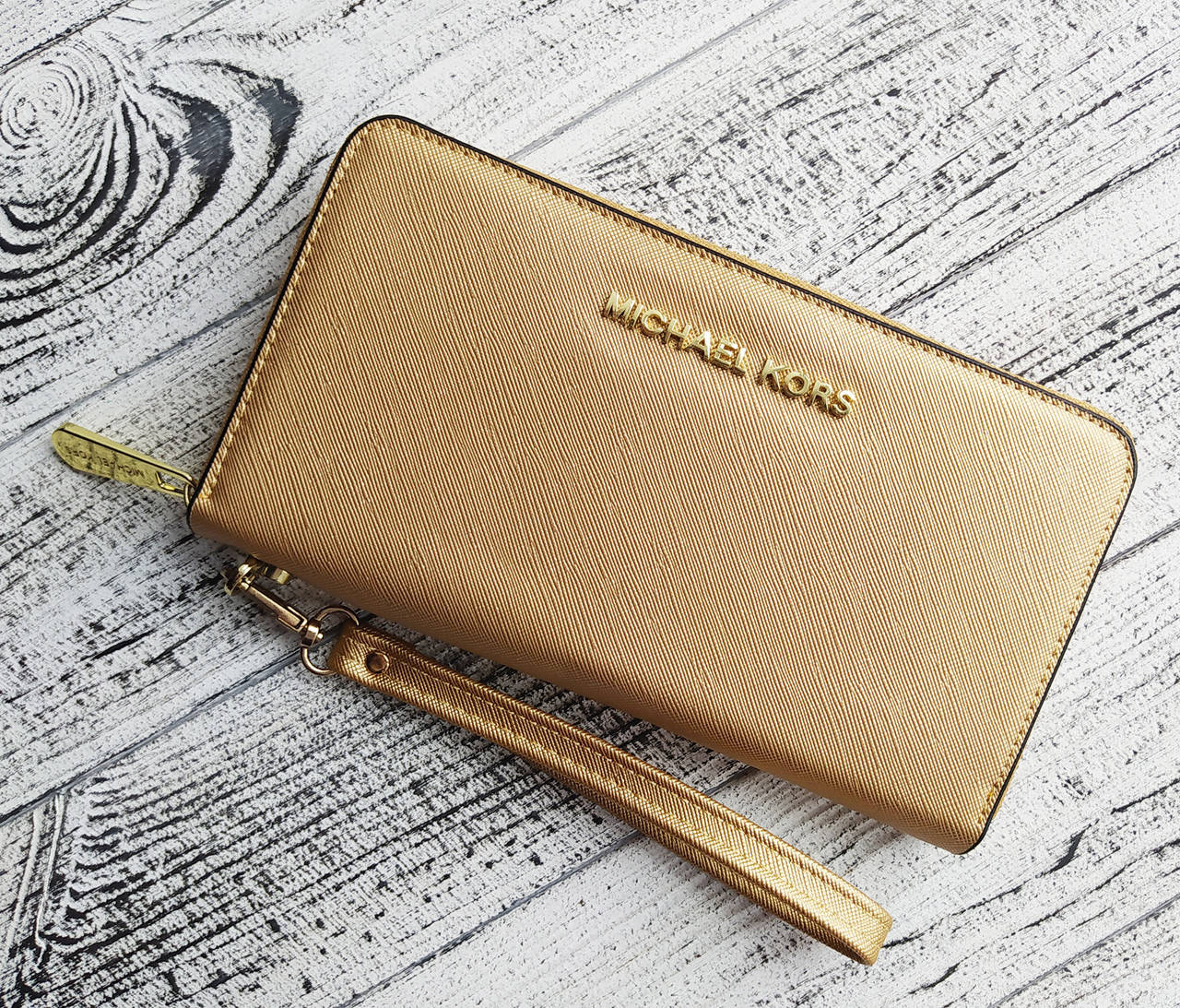 Женский золотой клатч кошелек Michael Kors из эко-кожи, женский брендовый золотистый кошелек на молнии
Женский золотой клатч кошелек Michael Kors из эко-кожи, женский брендовый золотистый кошелек на молнии