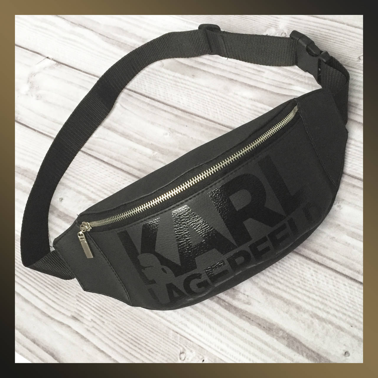 Стильная бананка Karl Lagerfeld Карл Лагерфельд турецкая эко-кожа молодежная на молнии на пояс черная FS, Черный
Стильная бананка Karl Lagerfeld Карл Лагерфельд турецкая эко-кожа молодежная на молнии на пояс черная FS, Черный