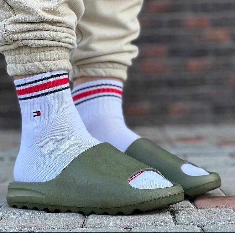 Резиновые тапки мужские изи SLIDE RESIN, Летние шлёпки YEEZY на массивной подошве, хаки 
Резиновые тапки мужские изи SLIDE RESIN, Летние шлёпки YEEZY на массивной подошве, хаки