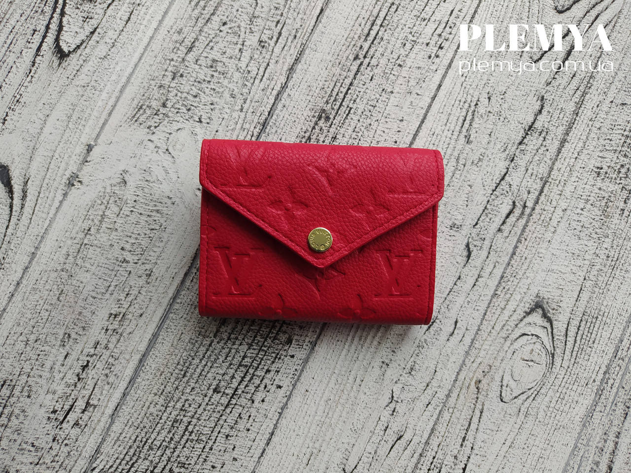 Компактный женский кошелёк Louis Vuitton красного цвета из тиснёной кожи Monogram Empreinte, Красный
Компактный женский кошелёк Louis Vuitton красного цвета из тиснёной кожи Monogram Empreinte, Красный