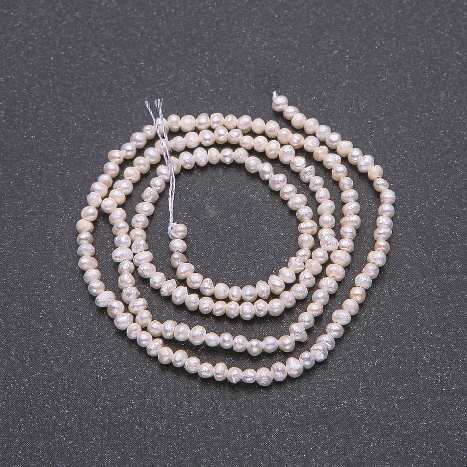 Бусины на нитке жемчуг мелкий белый d-2,5(+-)мм L-38см
Бусины на нитке жемчуг мелкий белый d-2,5(+-)мм L-38см