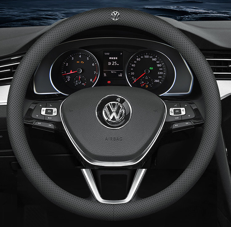 Чехол оплетка на руль Lux Cool с логотипом натуральной кожи для автомобиля Volkswagen, Черный
Чехол оплетка на руль Lux Cool с логотипом натуральной кожи для автомобиля Volkswagen, Черный