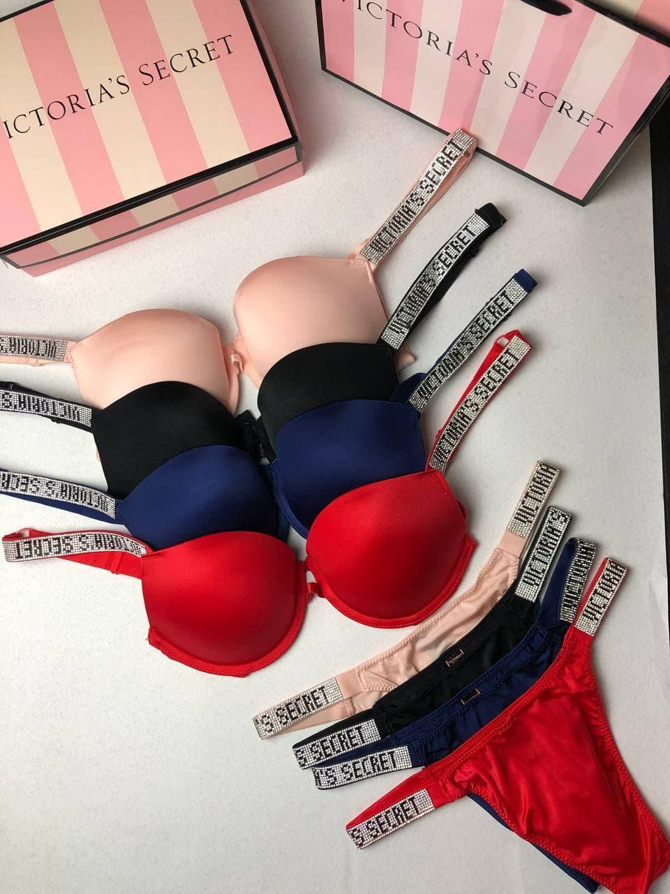 Комплект женского нижнего белья Victoria`s Secret Виктория Сикрет Модель Rhinestone со стразами Push-up пуш-ап, Черный
Комплект женского нижнего белья Victoria`s Secret Виктория Сикрет Модель Rhinestone со стразами Push-up пуш-ап, Черный