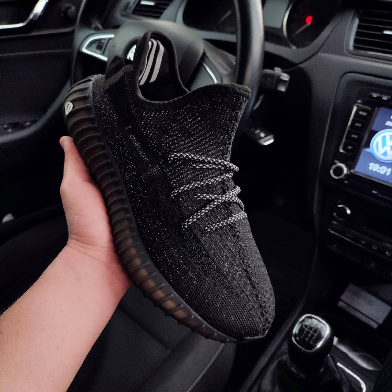 Мужские кроссовки Adidas YEEZY BOOST 350 V2 Triple Black Адидас Изи Буст изики черные 46, Черный
Мужские кроссовки Adidas YEEZY BOOST 350 V2 Triple Black Адидас Изи Буст изики черные 46, Черный