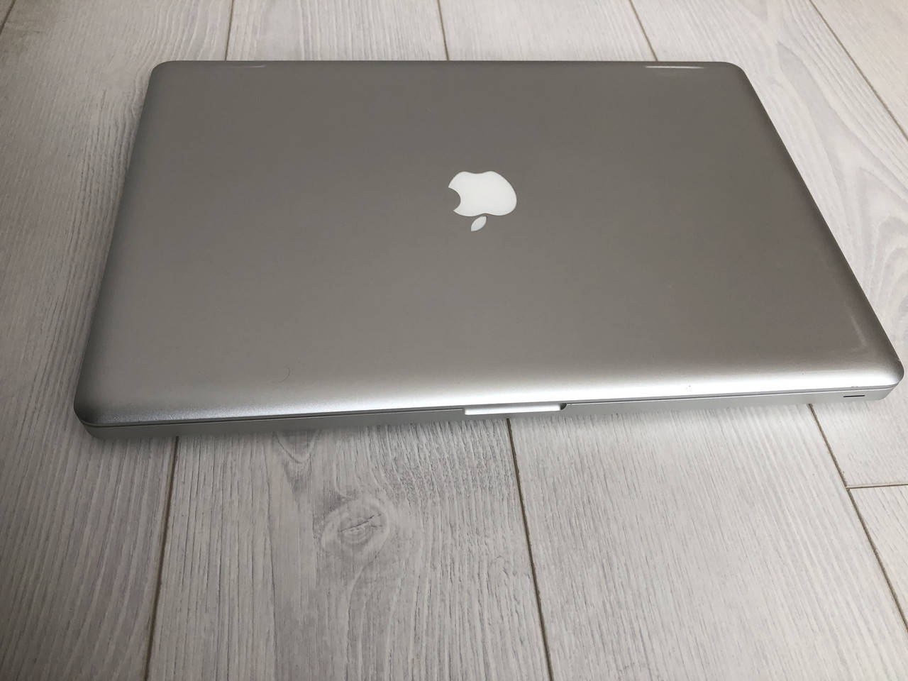 Ноутбук Apple MacBook Pro A1297 дисплей 17 (1920х1200) глянец SSD 240ГБ, Intel i7 (2.3 ГГц), RAM 8ГБ, Серый
Ноутбук Apple MacBook Pro A1297 дисплей 17 (1920х1200) глянец SSD 240ГБ, Intel i7 (2.3 ГГц), RAM 8ГБ, Серый