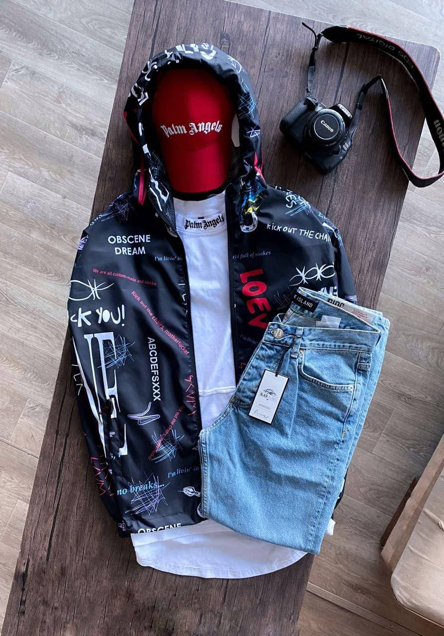 Ветровка мужская чёрная с разноцветным принтом VLONE демисезонная на молнии с капюшоном
Ветровка мужская чёрная с разноцветным принтом VLONE демисезонная на молнии с капюшоном